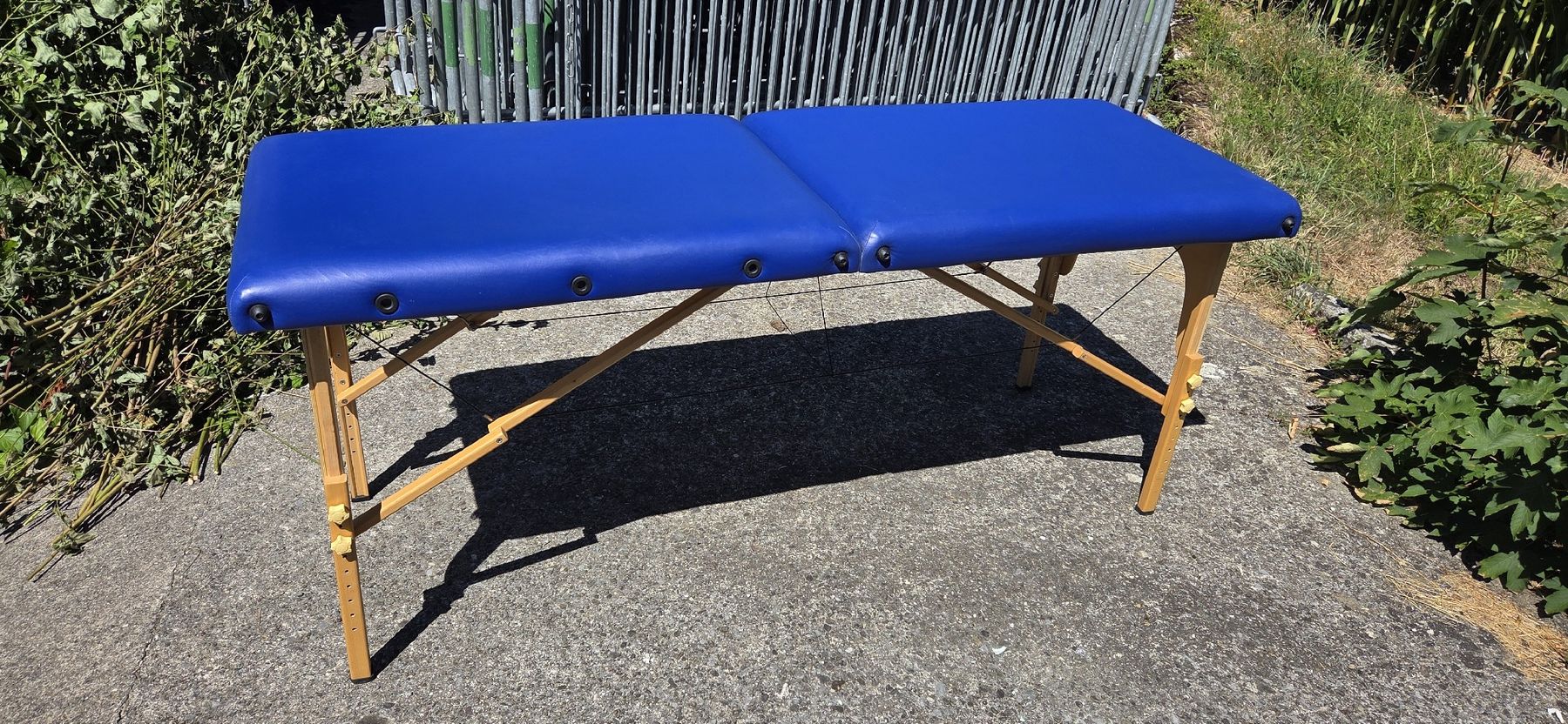 Kosmetik-& Massageliegen: Massagetisch – Gebraucht aus Wädenswil von weihpos