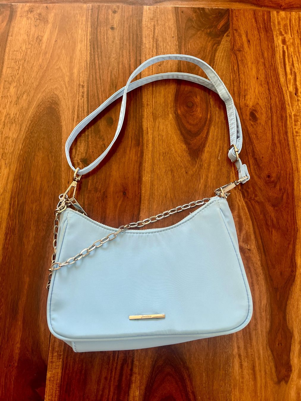 Borse da donna: Sac à main bleu ciel Bershka – Usato da Cossonay-Ville venduto da 021epi70