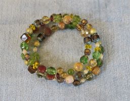Armband aus Naturstein/Glasperlen