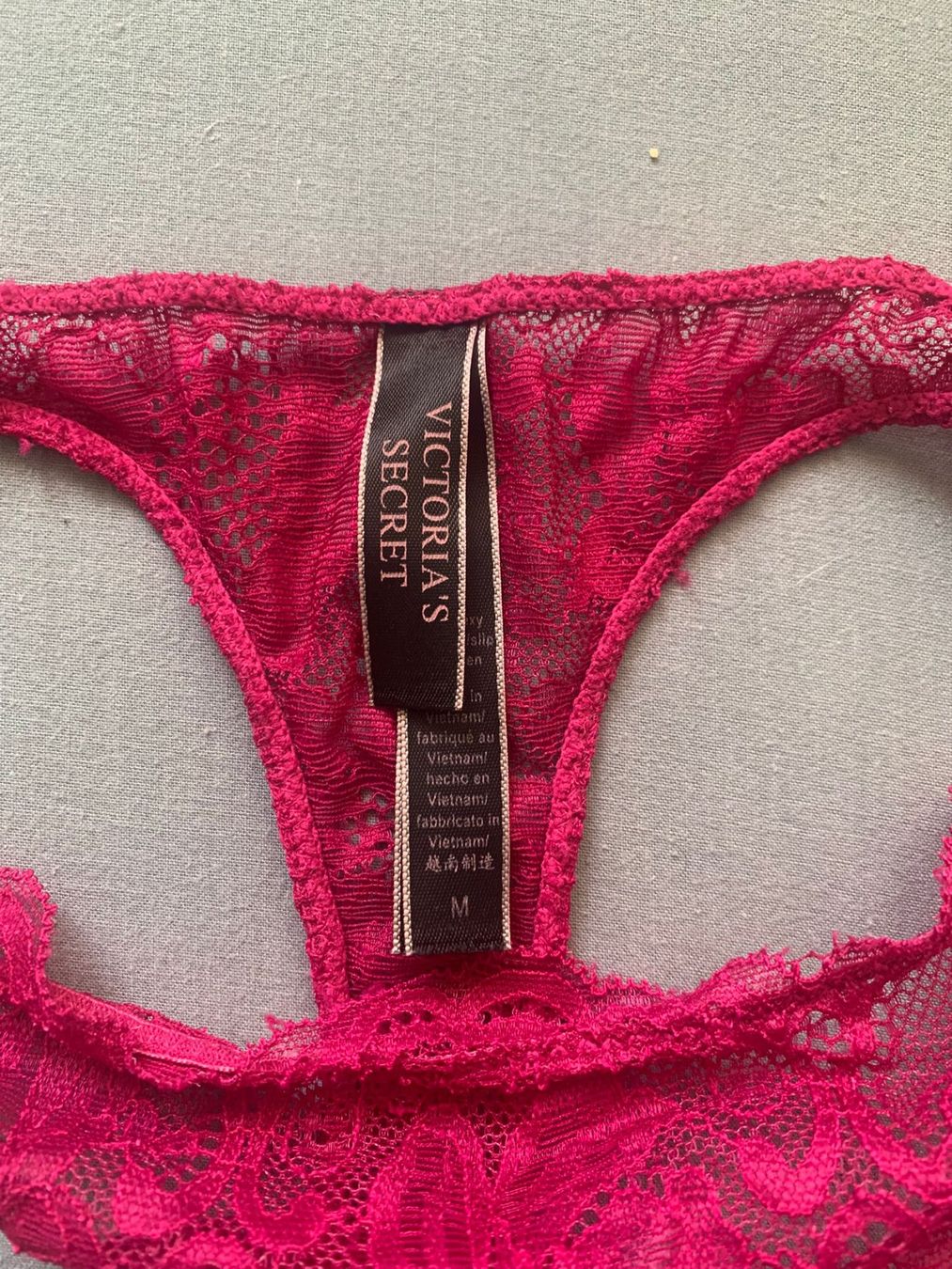 Victoria's Secret Altra biancheria intima: string Victoria's Secret rose dentelle taille M – Nuovo (secondo la descrizione) da Cortaillod venduto da ben_y6zr 1
