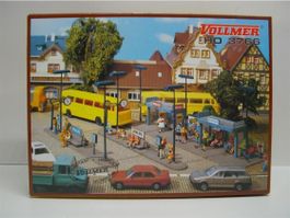 Neu OVP Set Vollmer 3766 Busbahnhof, PostBus MB, Noch 15033
