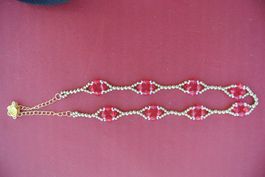 Rote Halskette mit goldenen Details, neuwertig!