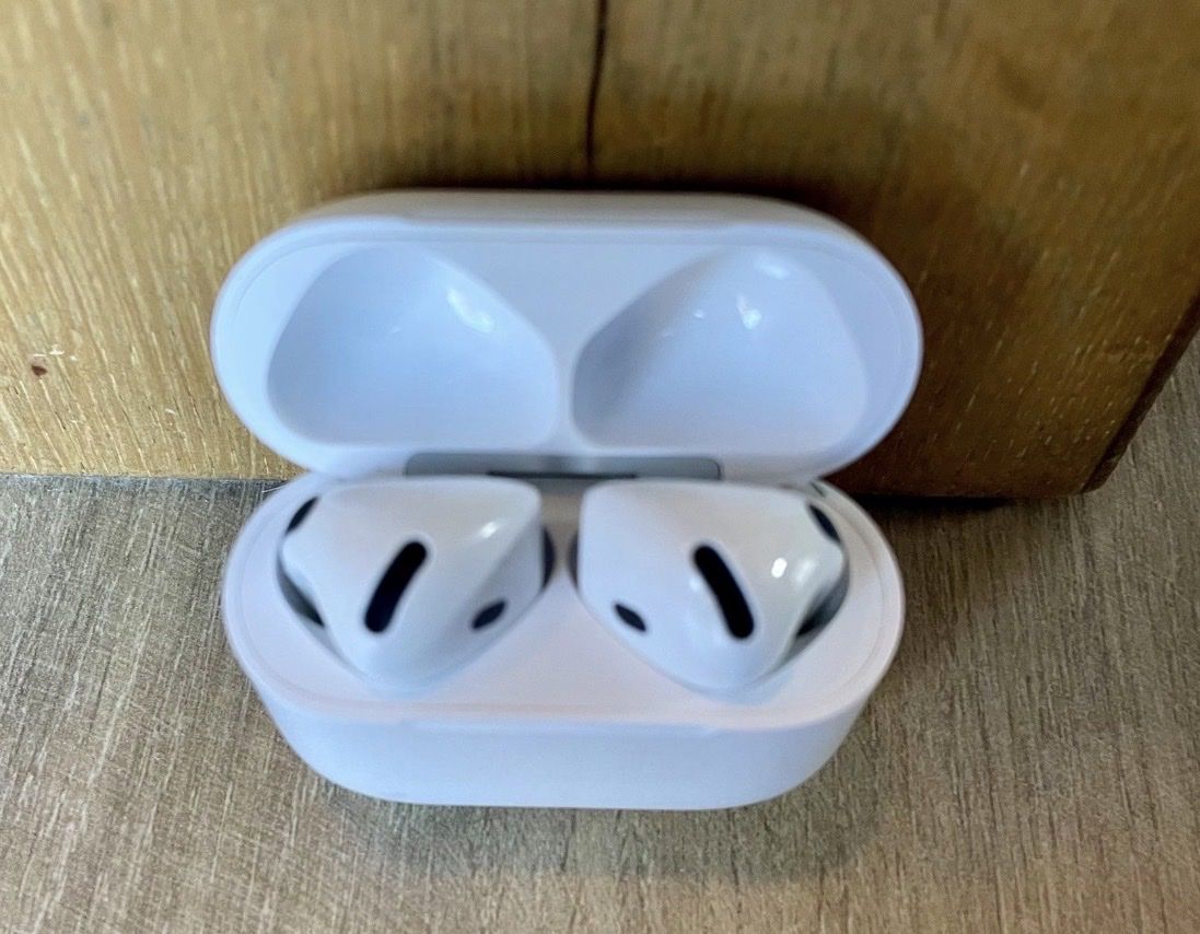 Apple Cuffie: AirPods 4 – Usato da Rebstein venduto da zhe_vlas97 2