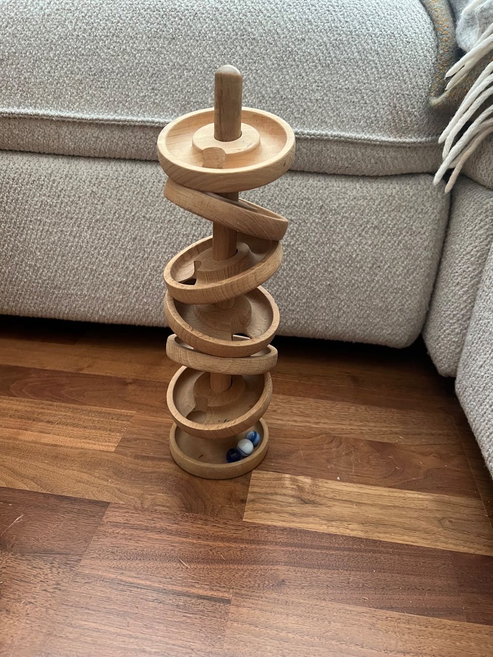 Jouets: Holz Kugelbahn Murmelbahn spiralförmig – D'occasion à Jona par Sariksa