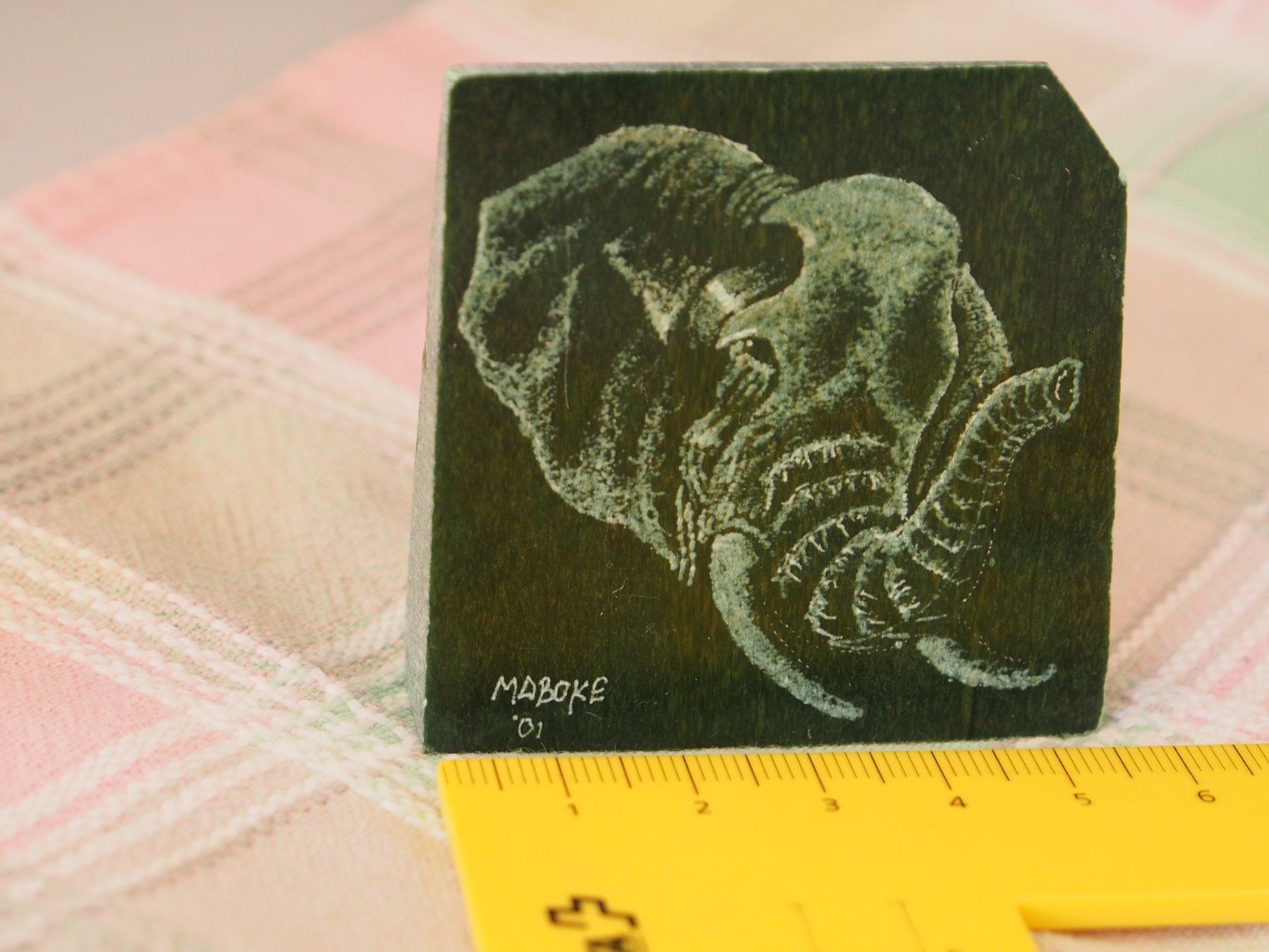 Tutte le decorazioni: éléphant gravé sur pierre verte MABOKE '01 – Usato da Ovronnaz venduto da Etagne68 3