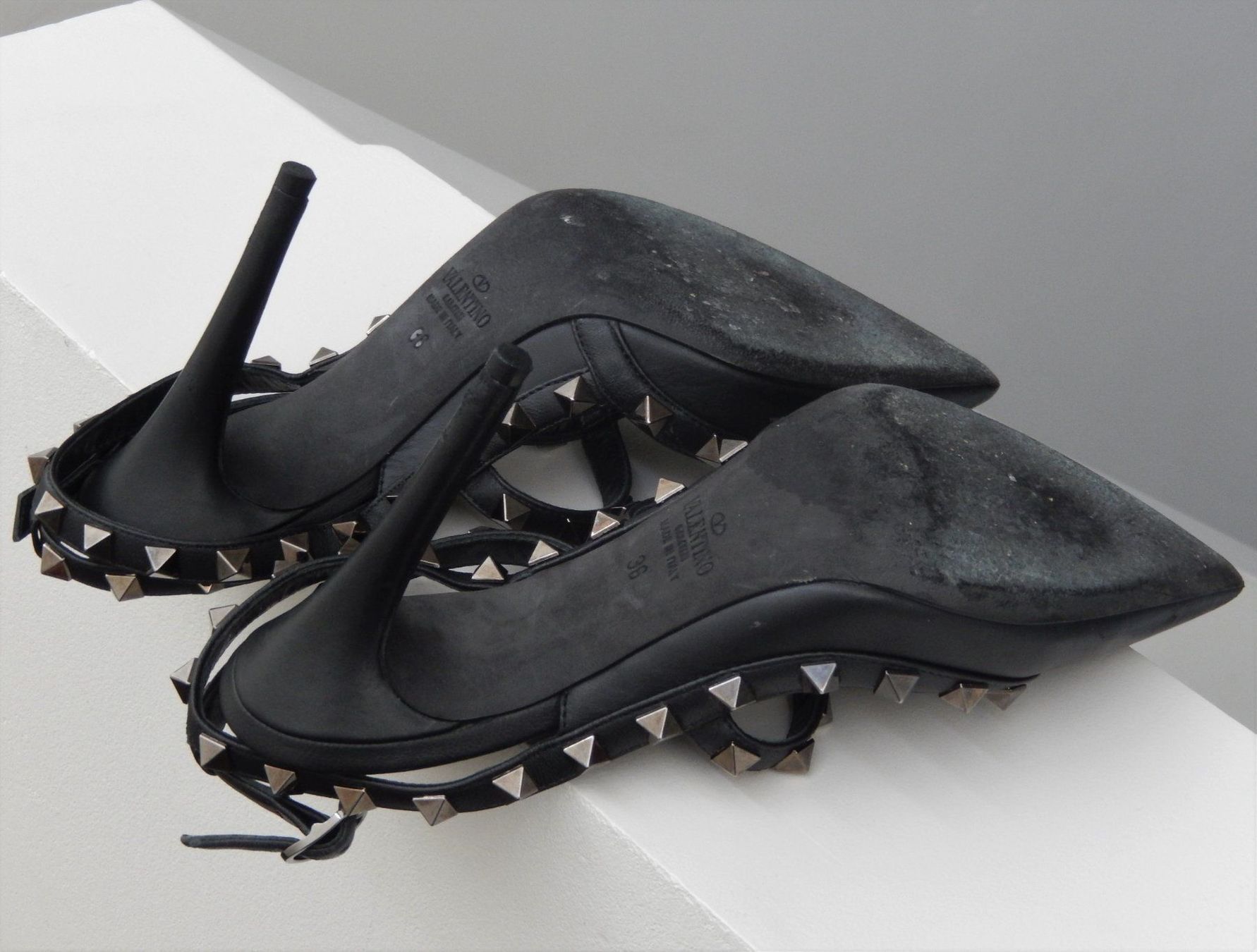 Valentino Scarpe da donna: Orig. VALENTINO NOIR Rockstud Pumps Gr. 36 – Usato da Tuggen venduto da vivira 5
