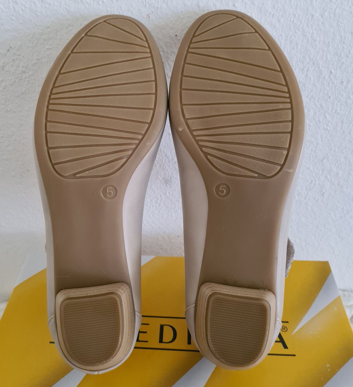 Damenschuhe: Pumps beige Grösse 38, neu – Neu und originalverpackt aus Winterthur von bibummi 5