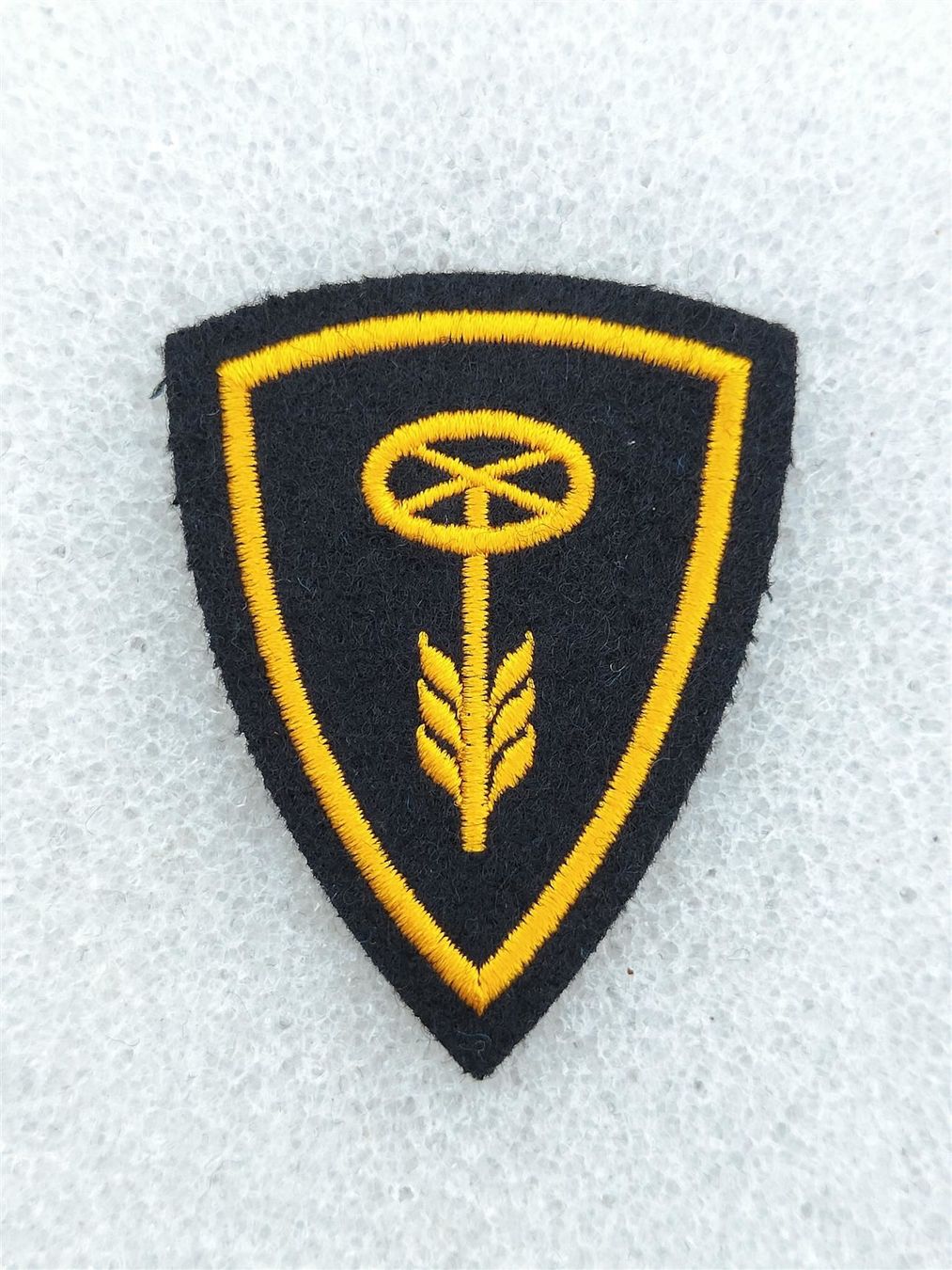 Placchette & Badge: Abzeichen Motorfahrer Ord. 95 Variante 7 – Usato da Bauma venduto da SwissMilitaria