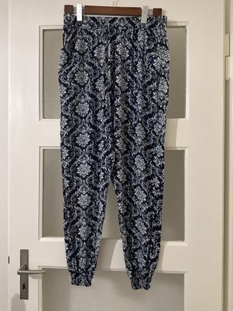 Chicoree Sommerhose, Gr. L/XL, Dunkelblau-Weiss gemustert.