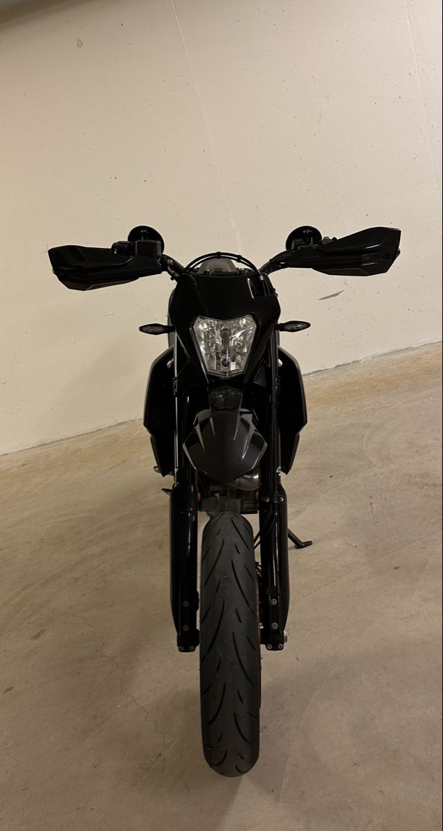 KTM Strada: KTM SMCR 690 35kw 2022 – Usato da Aadorf venduto da davidesilvestri 1
