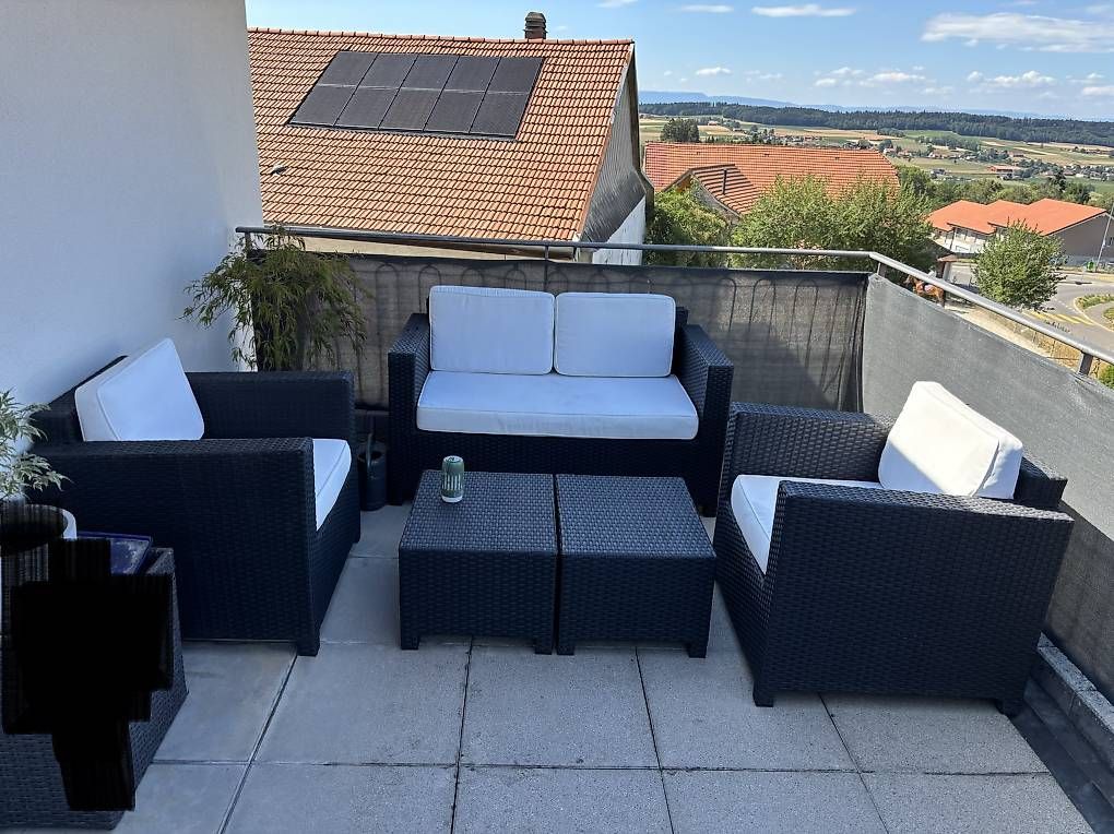 Sofas: Salon de jardin  – D'occasion à Servion par tat_rpx8