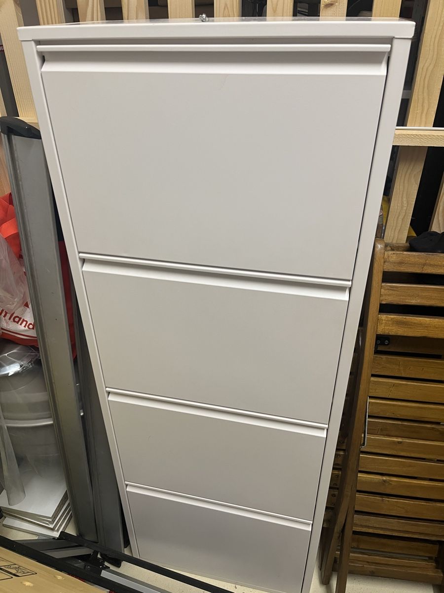 Armadi: Schuhschrank aus Metall – Usato da Winterthur venduto da e_u_f8l2 5