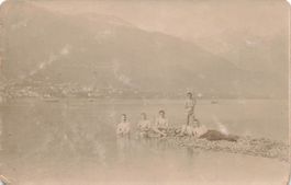 Locarno (TI) – Bagnanti nel Lago Maggiore vicino alla riva