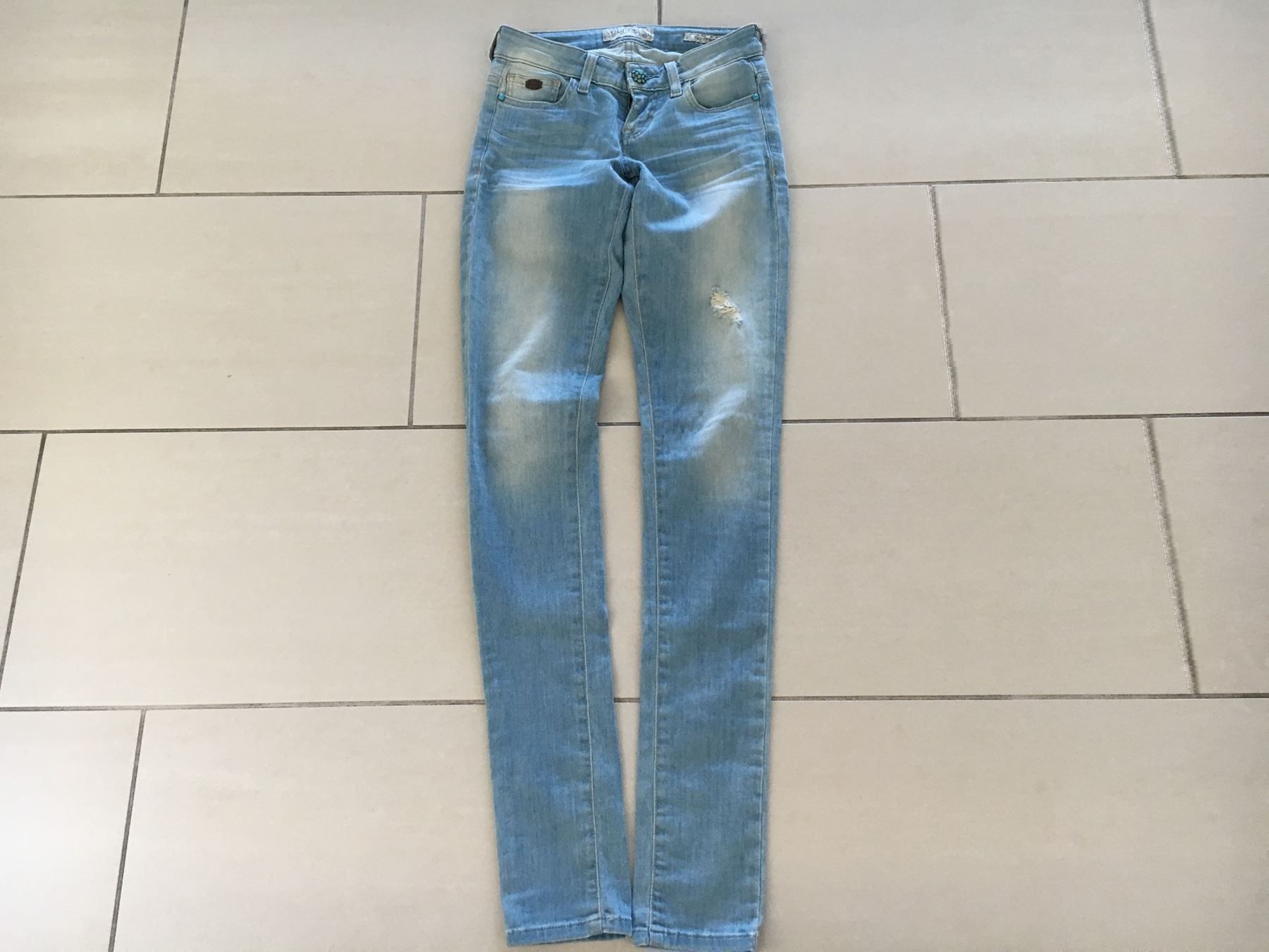 Guess Jeans: GUESS Skinny Slim Hose gr. 25, – Usato da Buchs-ZH venduto da rivella55
