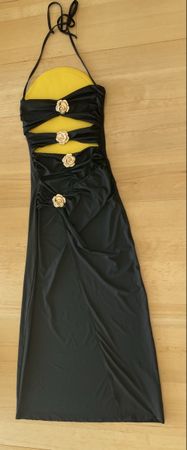 Robe longue SHEIN noire ornée de roses dorées, taille XS