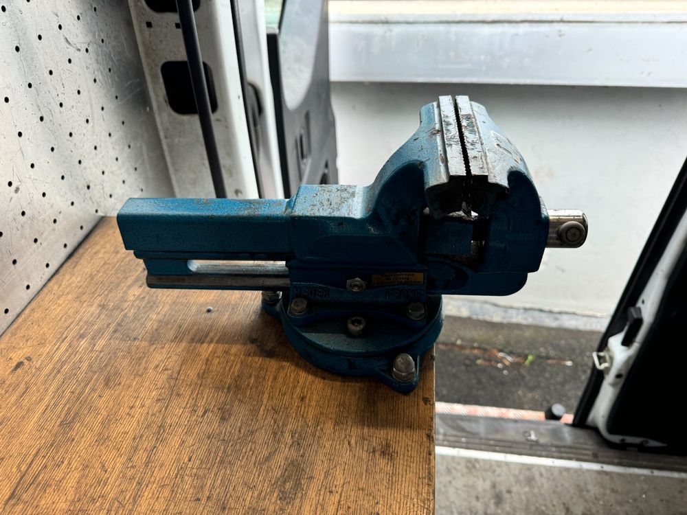 Parallelschraubstock Backenbreite 120 mm Spannweite 150 mm mit