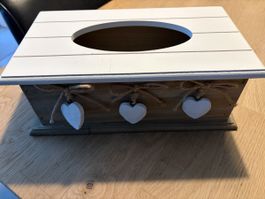Taschentuchbox Holz weiss mit Herz Dekoration gebraucht
