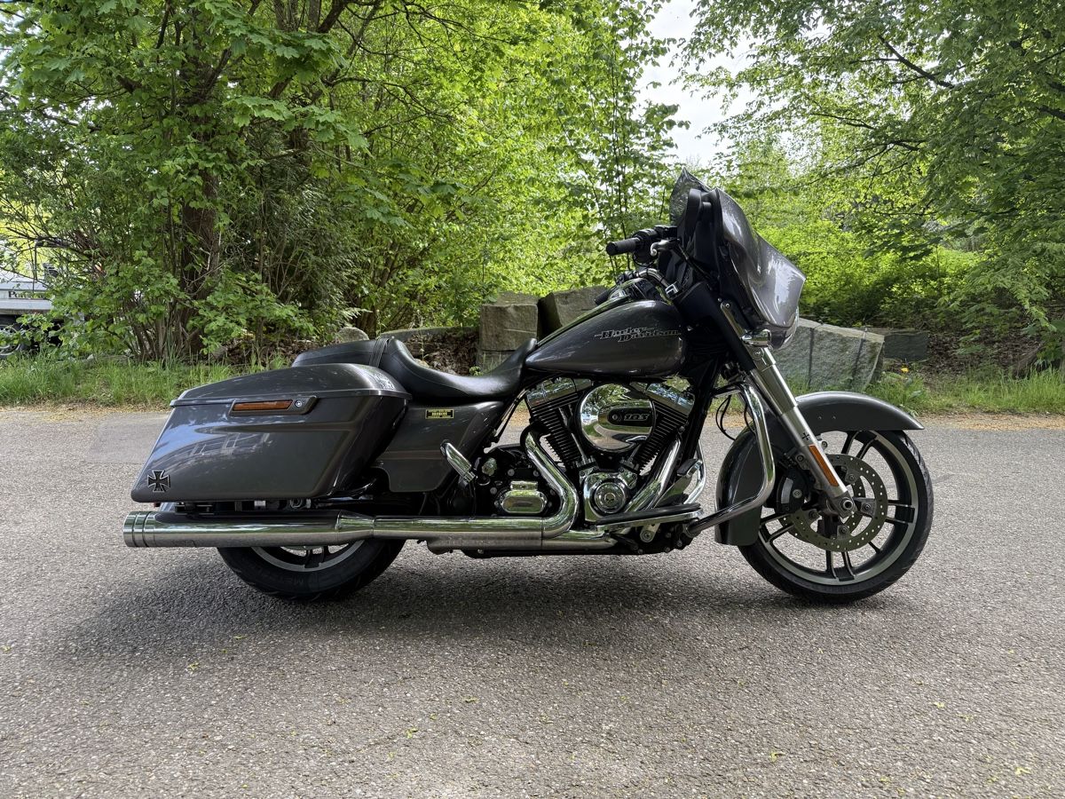 Chopper: Harley Davidson Street Glide FLHX – Usato da Auswil venduto da sportritchi 2