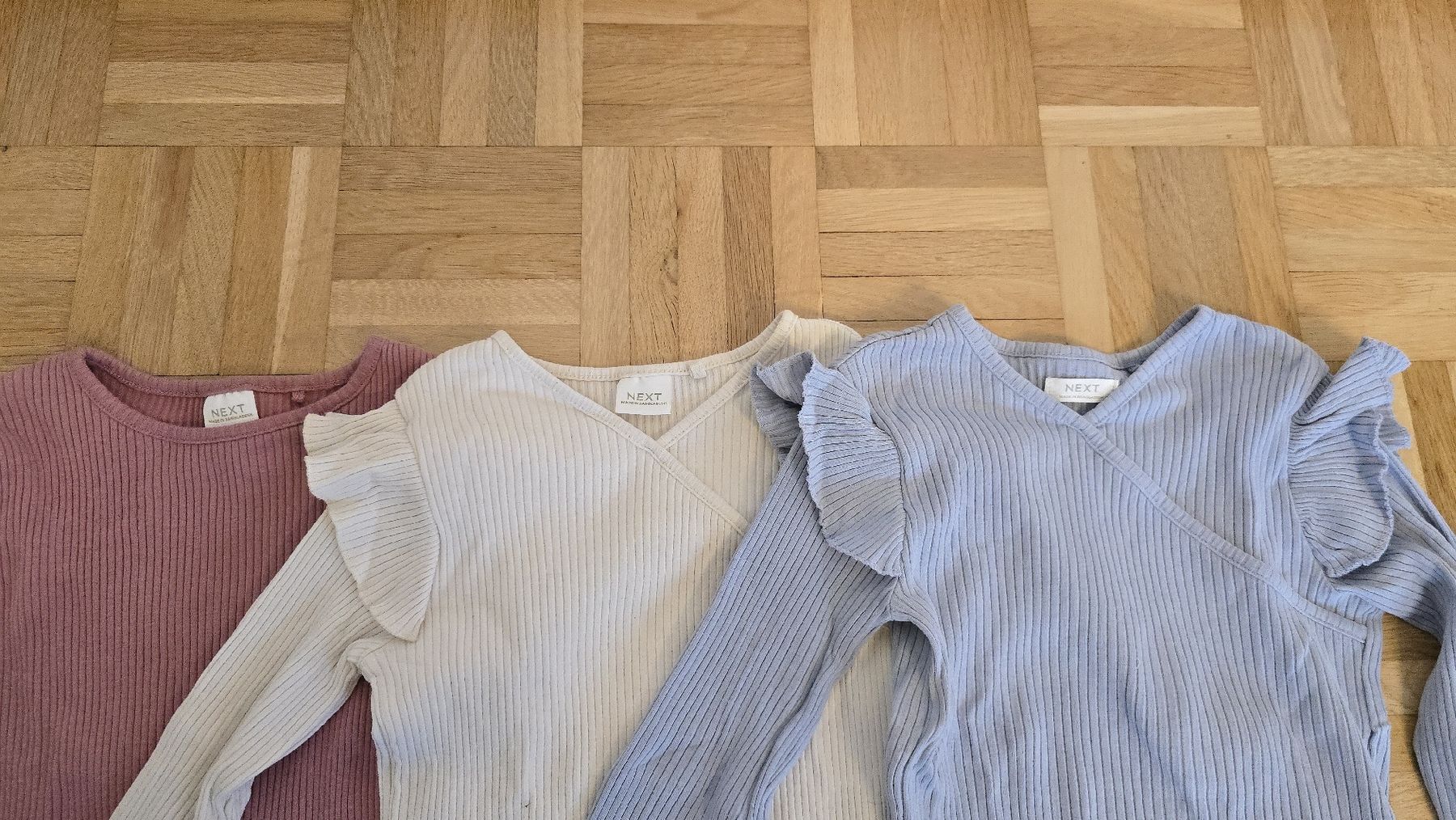 Next Lotti & Set di vestiti: 3 Kinderpullover Next Grösse 104 – Usato da Buchberg venduto da MaddieF 2