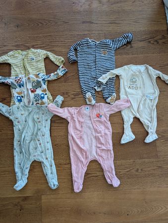 6 baby pyjamas, 68