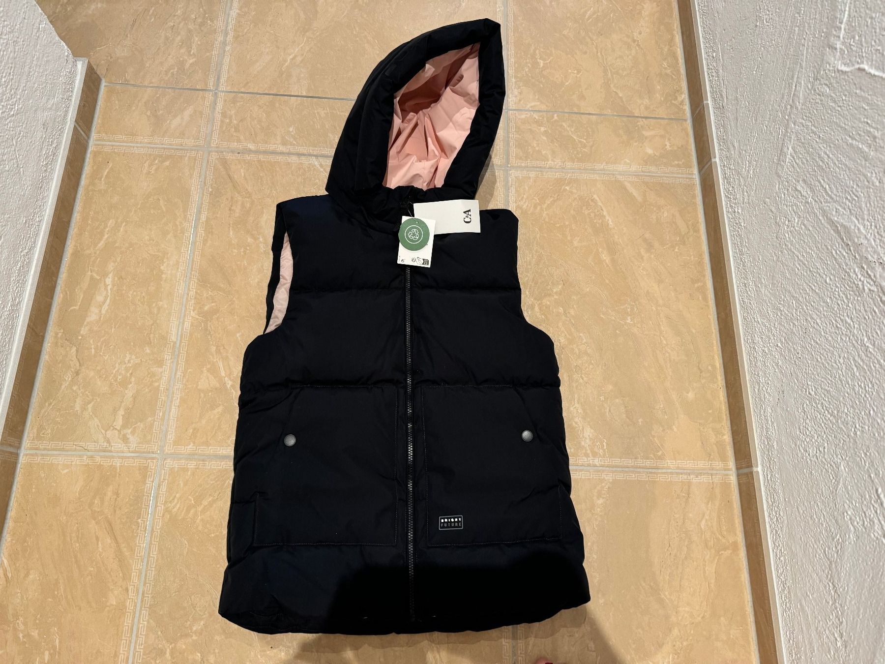Altro abbigliamento per bambina: C&A neue warme Weste, 176 14+ – Nuovo e nell'imballaggio originale da Klingnau venduto da Markus14