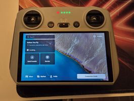 ​DJI RC Fernsteuerung (RM330) mit Display – Top Zustand