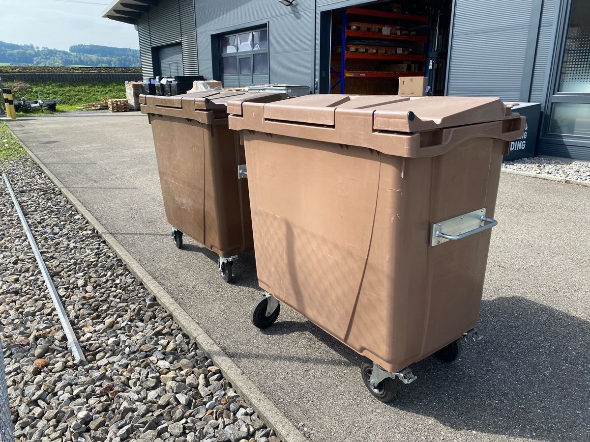 Altro per Ufficio & Commercio: Kunststoff Grosscontainer 770l / 2 Stück  – Usato da St. Erhard venduto da Dubi00 1