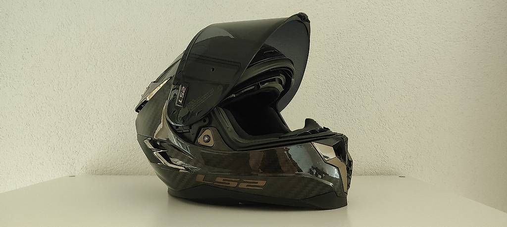 Helme & Visiere: L52 Carbon Motorradhelm – Gebraucht aus Pfäffikon ZH von Lafayette.