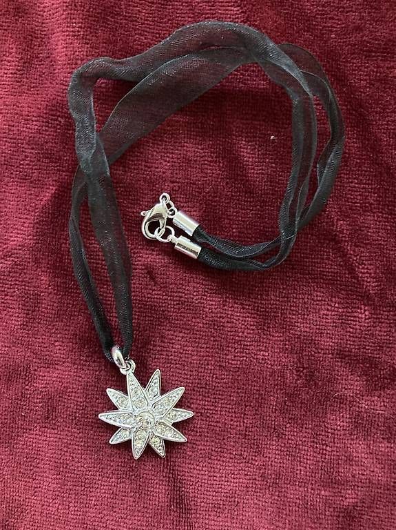 Catenine: Schwarze Kette mit silbernem Anhänger – Usato da Bellach venduto da lia_26tj 1