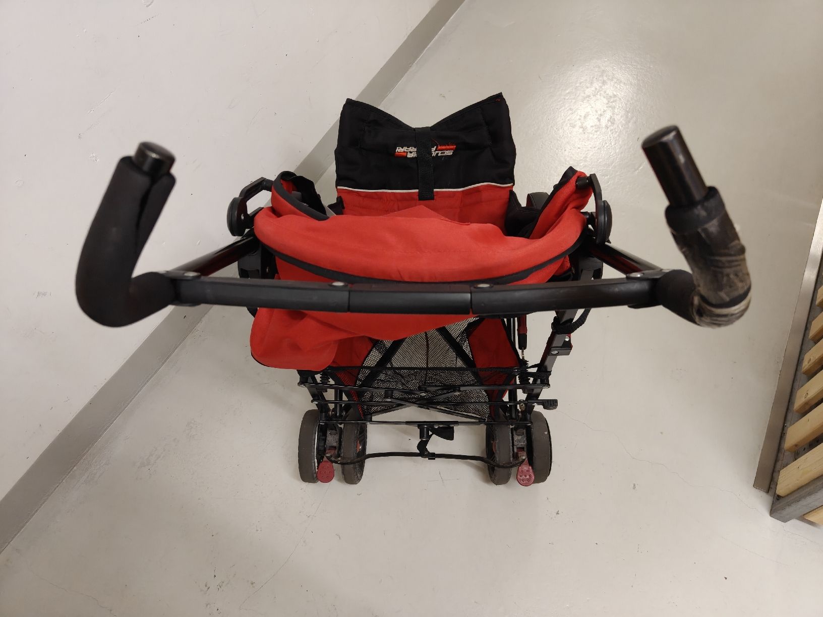 Kinderwagen: Ferrari Stroller Red Black Used – Gebraucht aus Wetzikon ZH von was_jtf5 7