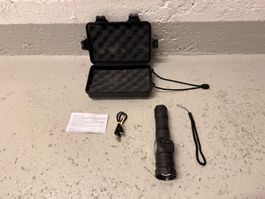 LED Taschenlampe mit COB Licht, USB Kabel und Box - Neu!