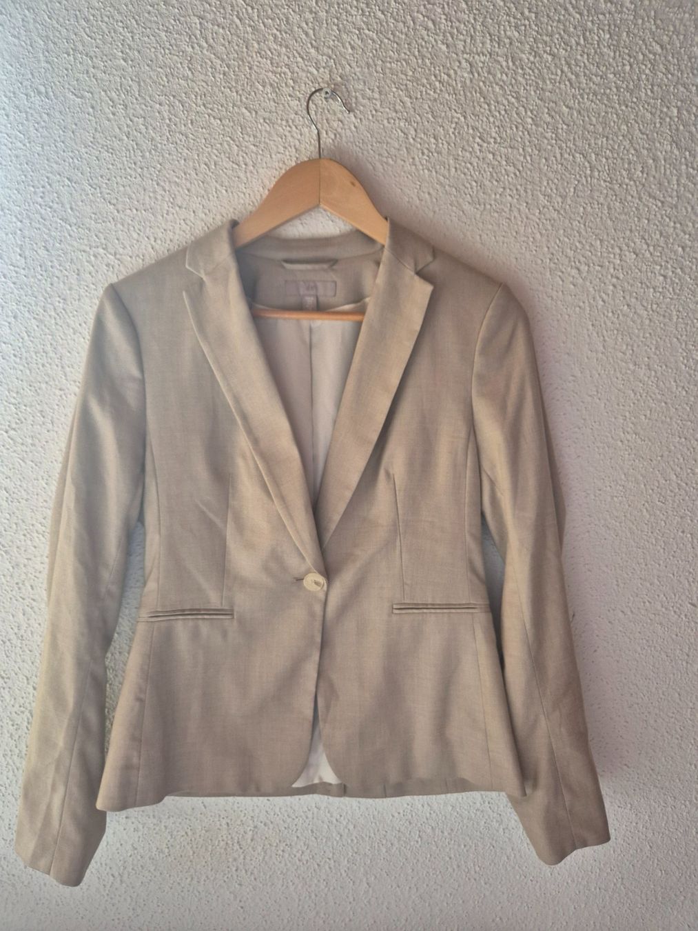 H&M Giacche: Blazer beige H&M jamais porté – Nuovo (secondo la descrizione) da Ecublens VD venduto da ond_92hx
