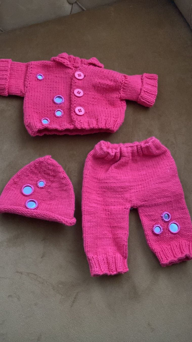 Puppen: gestrickte Puppen Kleider, handarbeit – Gebraucht aus Dagmersellen von Arcticsnow2017