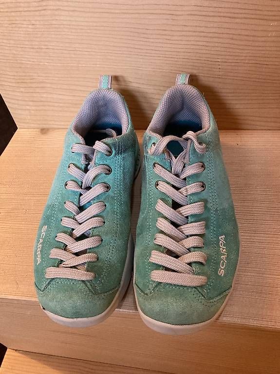 Scarpe per ragazzi: Scarpa Trekkingschuhe Gr.33  – Usato da Brunnadern venduto da Bumlebee