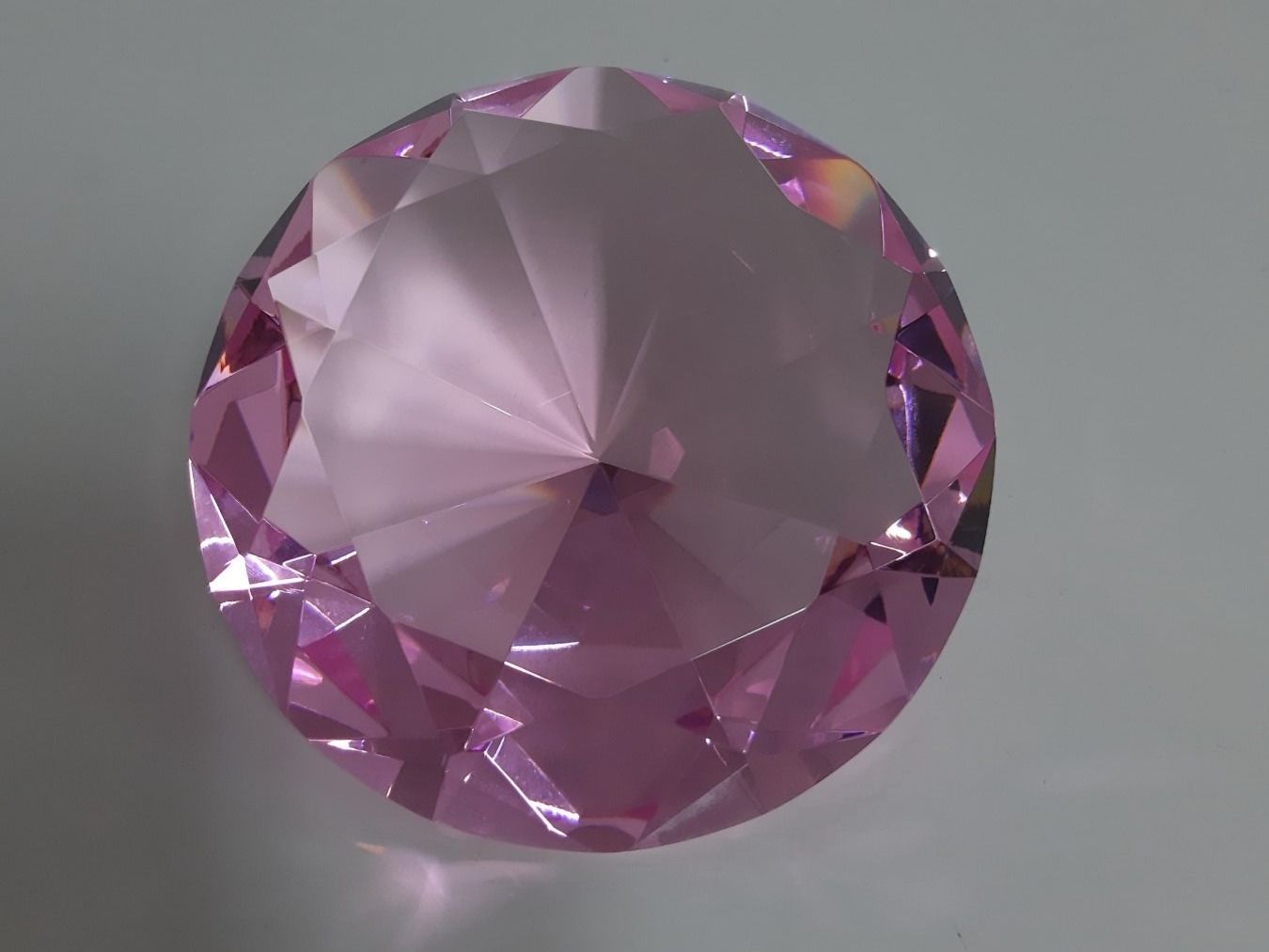 Tutte le decorazioni: Diamant Glas rosa 12 cm Neu – Nuovo e nell'imballaggio originale da Urtenen-Schönbühl venduto da Kronengold