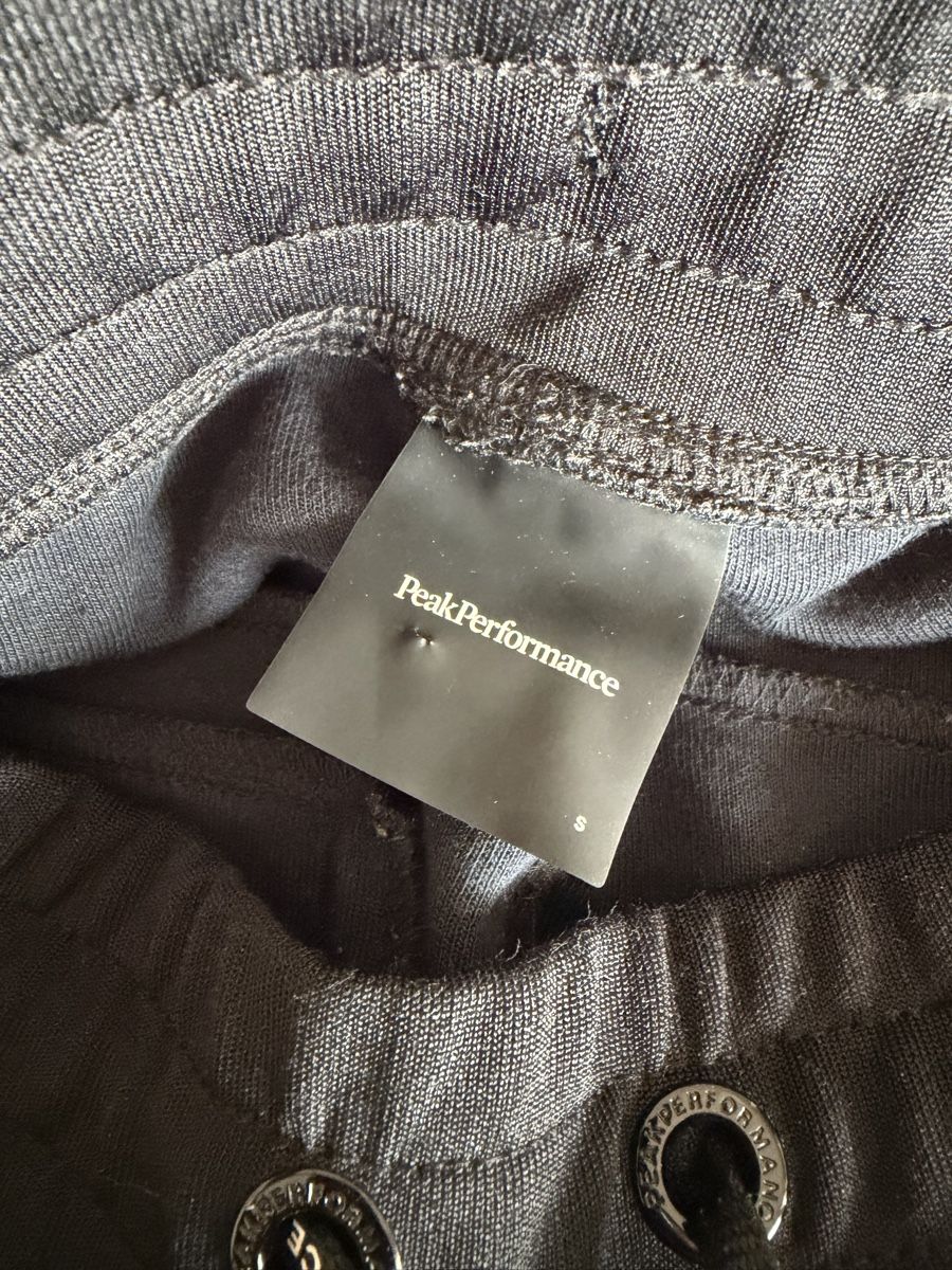Peak Performance Pantaloni: Pantalon de survêtement Peak Performance – Usato da Lausanne venduto da marinemtr 2