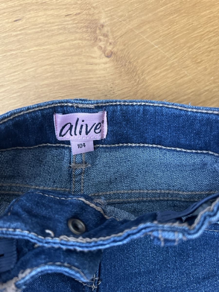 Pantaloni: Jeans Kinder dunkelblau Grösse 98/104 – Usato da Recherswil venduto da ch0_y9gb 1