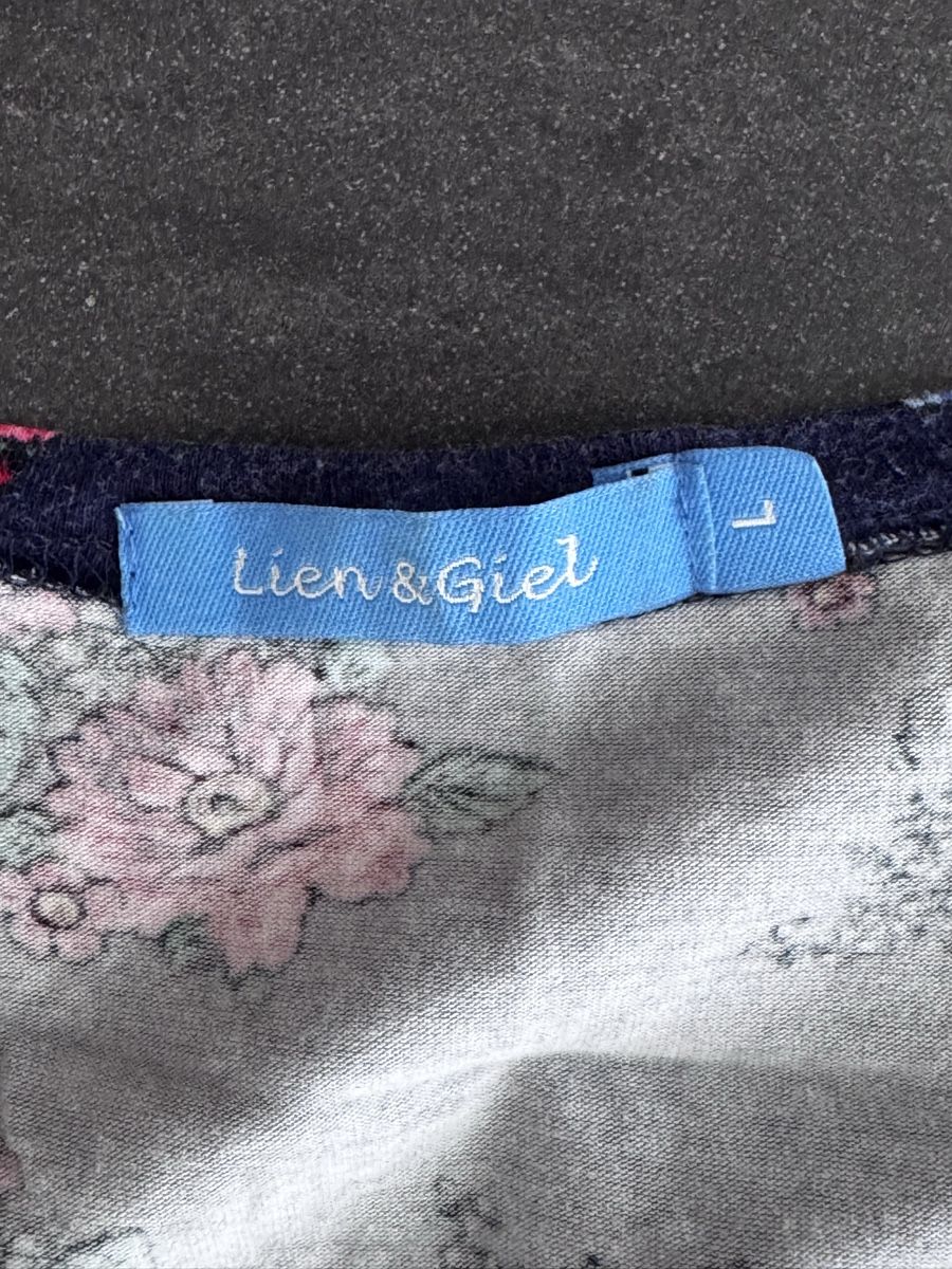 Kleider: Kleid Lien & Giel Blumenmuster Grösse L neuwertig – Gebraucht aus Wiesendangen von Genitiv 1