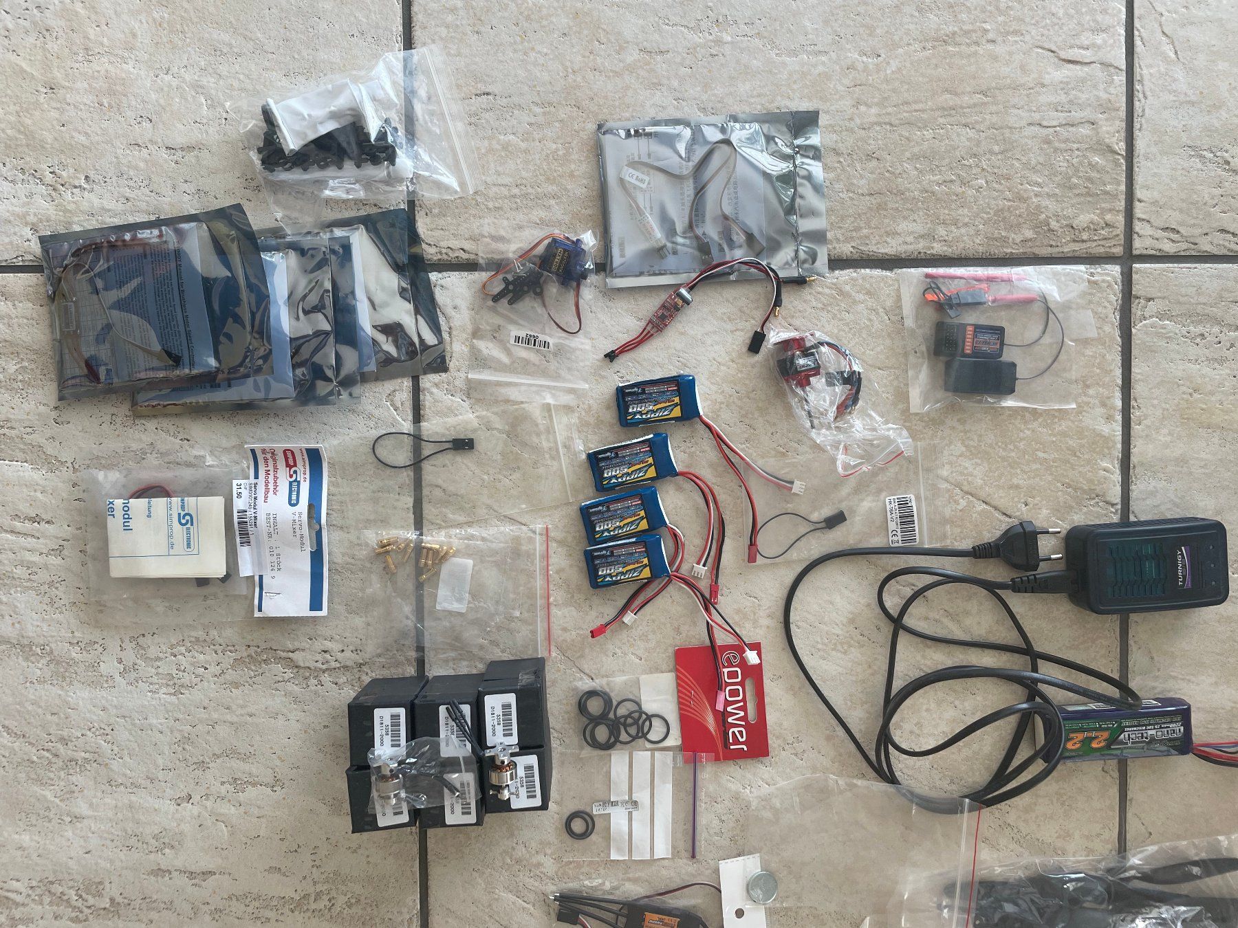 Spektrum RC Modellbau: DX6 + Clouds Fly + Wing Wing Z-84 + div. Zubehör – Gebraucht aus Cham von Ebbieli 8