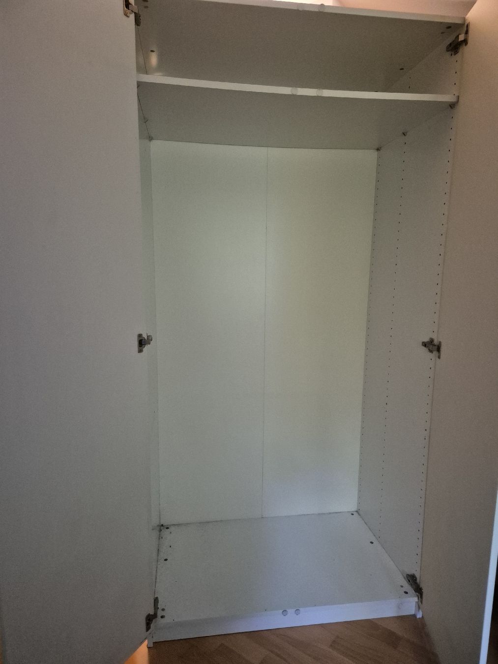Armadi: Schrank Gratis zum abgeben – Usato da Zürich venduto da ale_52yq 1