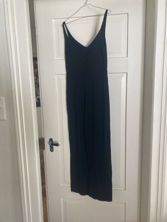 Jumpsuit schwarz Spaghettitrger Grösse M guter Zustand