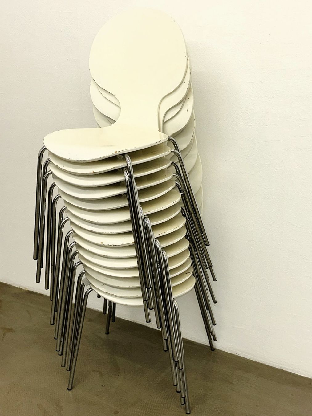 Sedie: 14 Tulip Chairs – Usato da Zürich venduto da alocinnovregnes 1