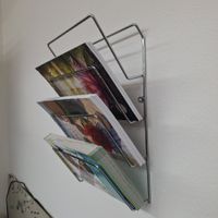 Wand-Zeitungshalter verchromt, 4 Fächer