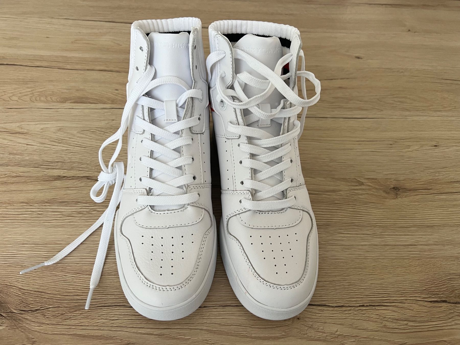 Tommy Hilfiger Scarpe da donna: Sneakers Tommy Hilfiger – Nuovo (secondo la descrizione) da La Chaux-de-Fonds venduto da GabrielaKlein