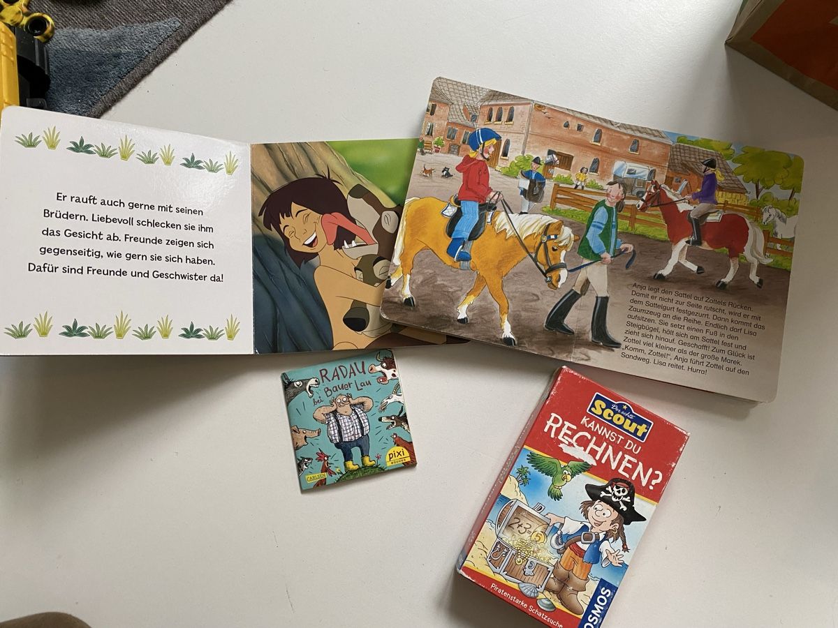 Livres: Bücherset und ein Spiel – D'occasion à Widen par juinl 4