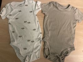 2 Bodys H&M Gr. 86/18M kurzarm eines Neu