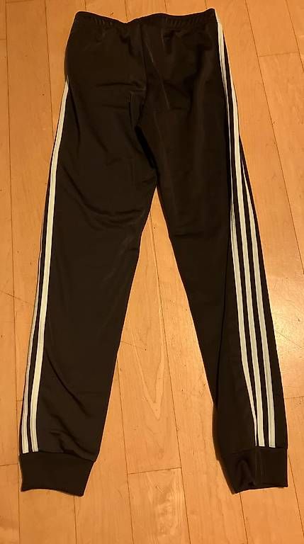 Adidas Pantalons: Zweiteiliger Adidas Trainer Gr. 164 – D'occasion à Schwerzenbach par lith7 2