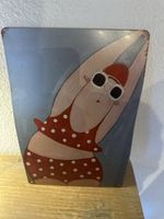 Metalschild Motiv Schwimmerin in rotem Bikini gebraucht