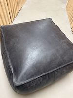 Westwing Pouf / Hocker in Schwarz – Lederoptik