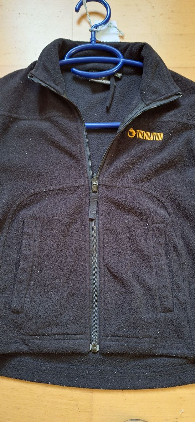 Trevolution Vestes: Faserpelzkjacke gr 116 – D'occasion à Riehen par rah_rr6c